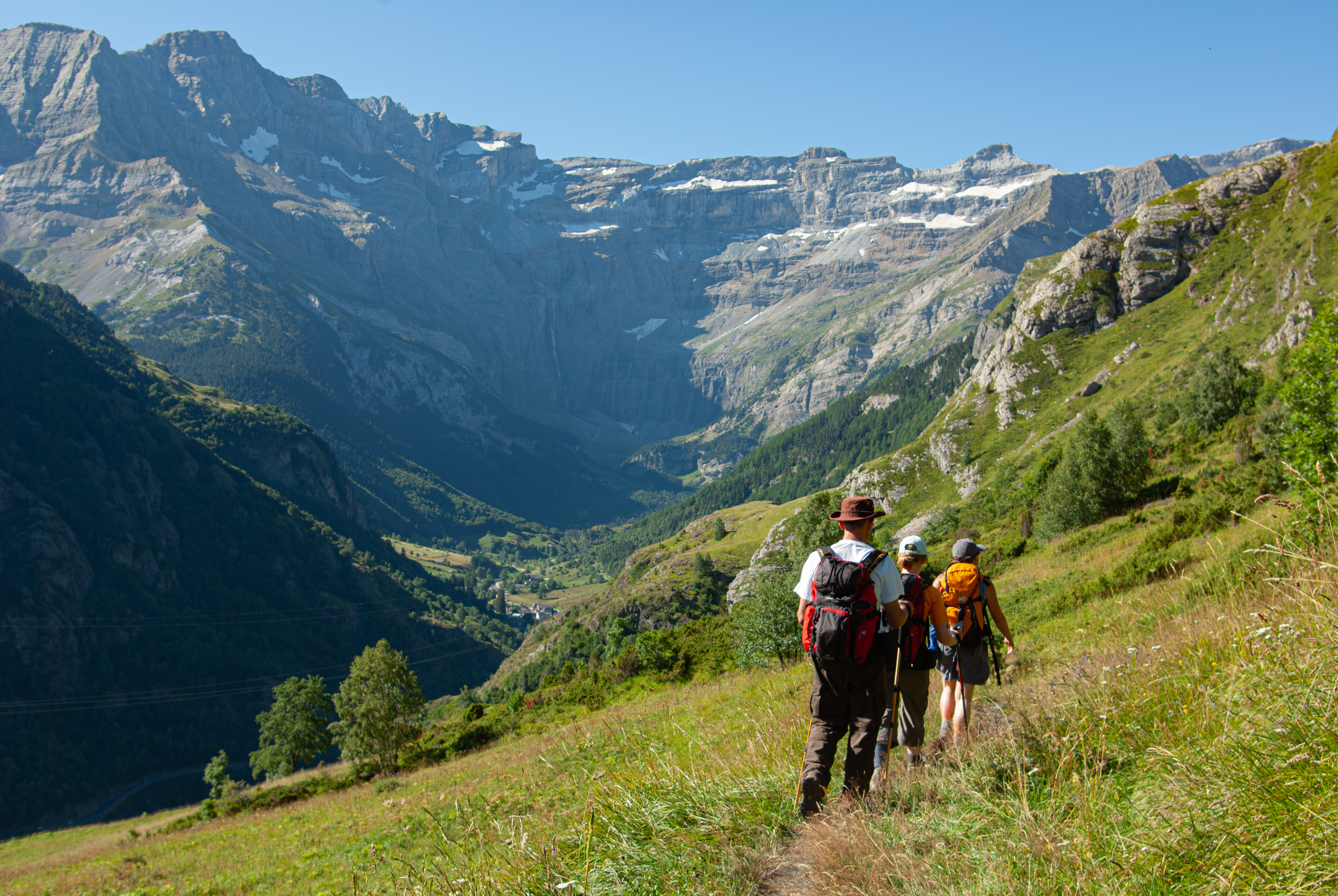 En marche vers le Cirque de Gavarnie
