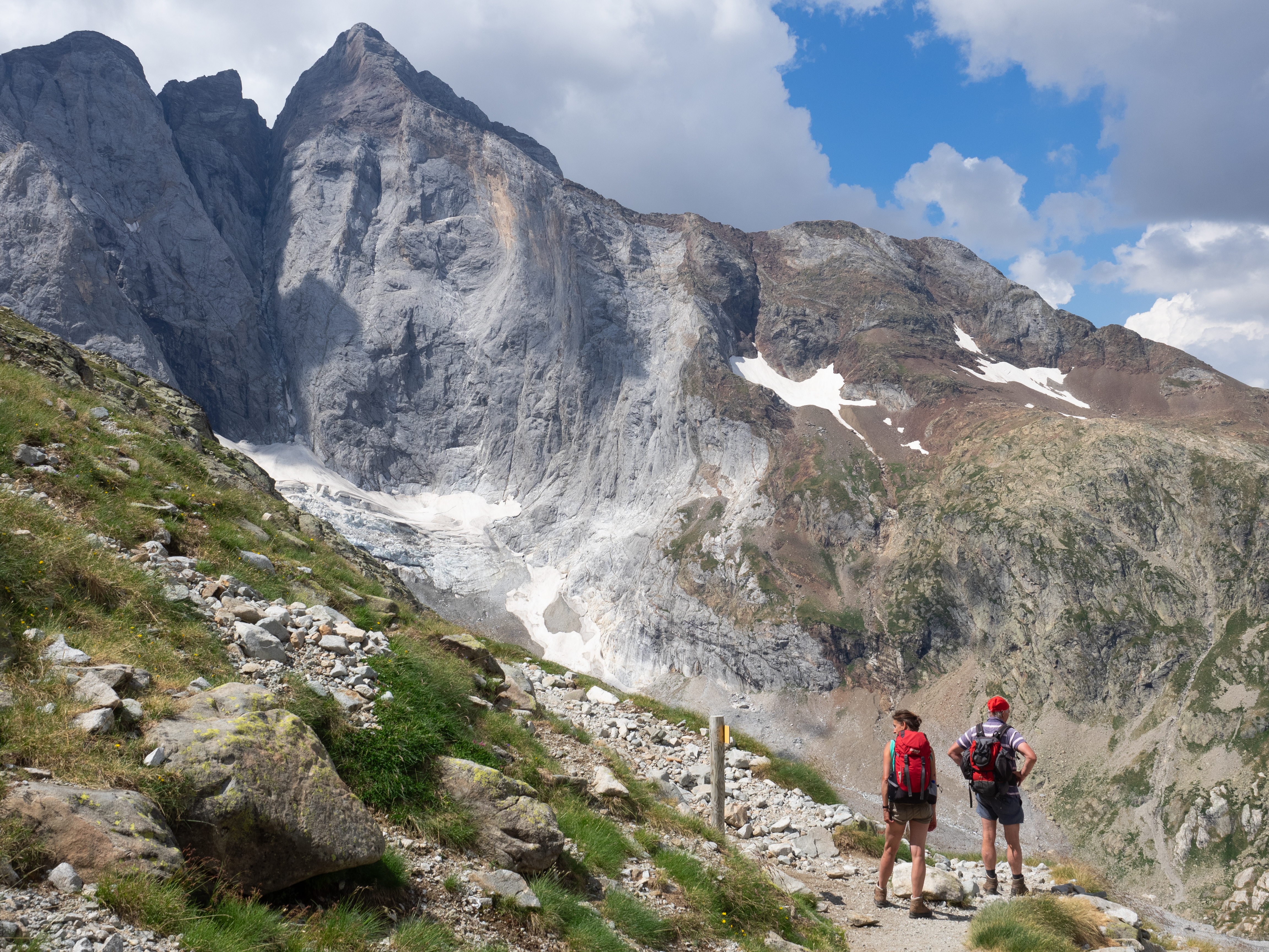 Face au Vignemale en montant vers la Hourquette d'Ossoue