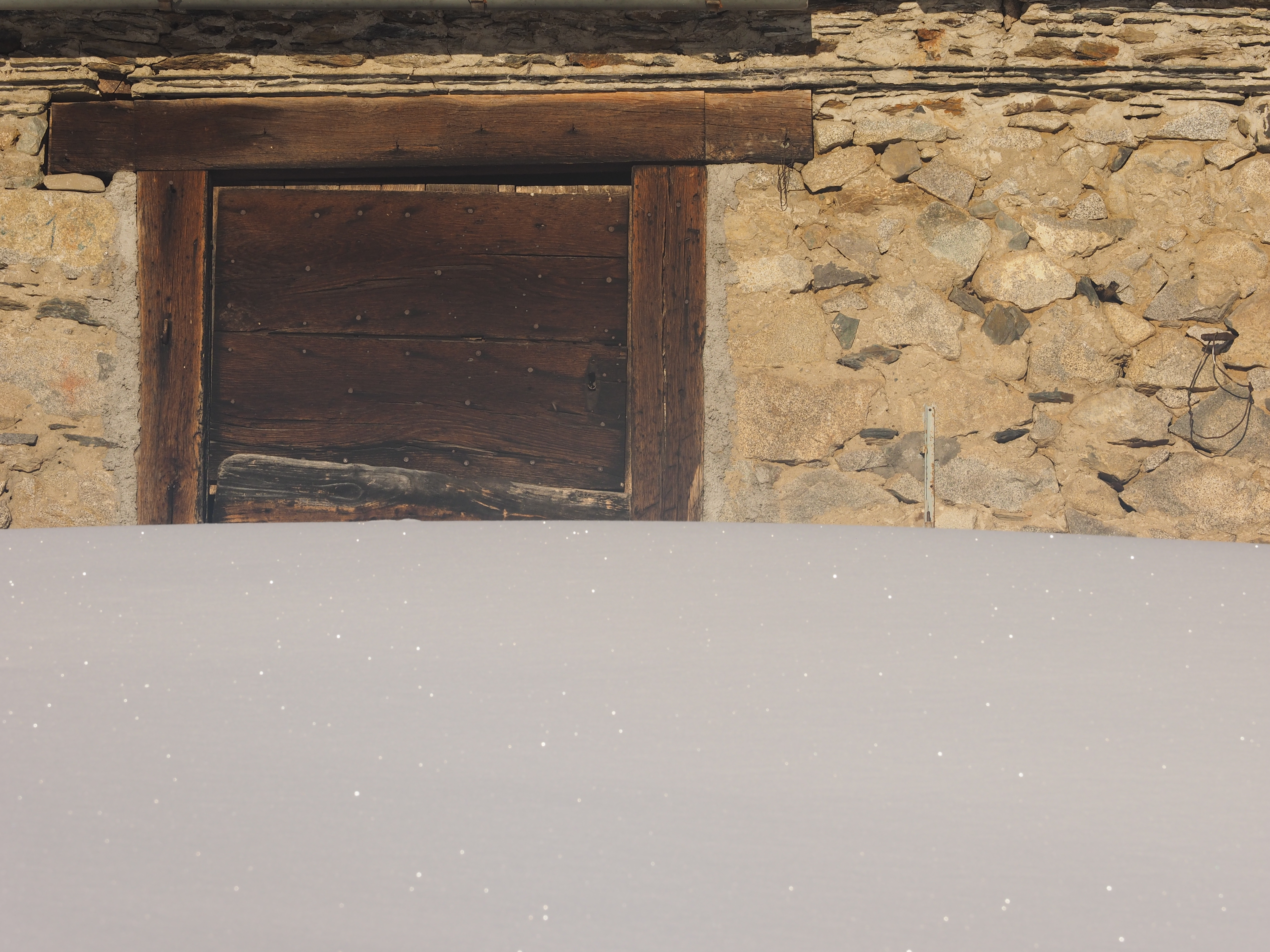 Neige grange en Val d'Azun