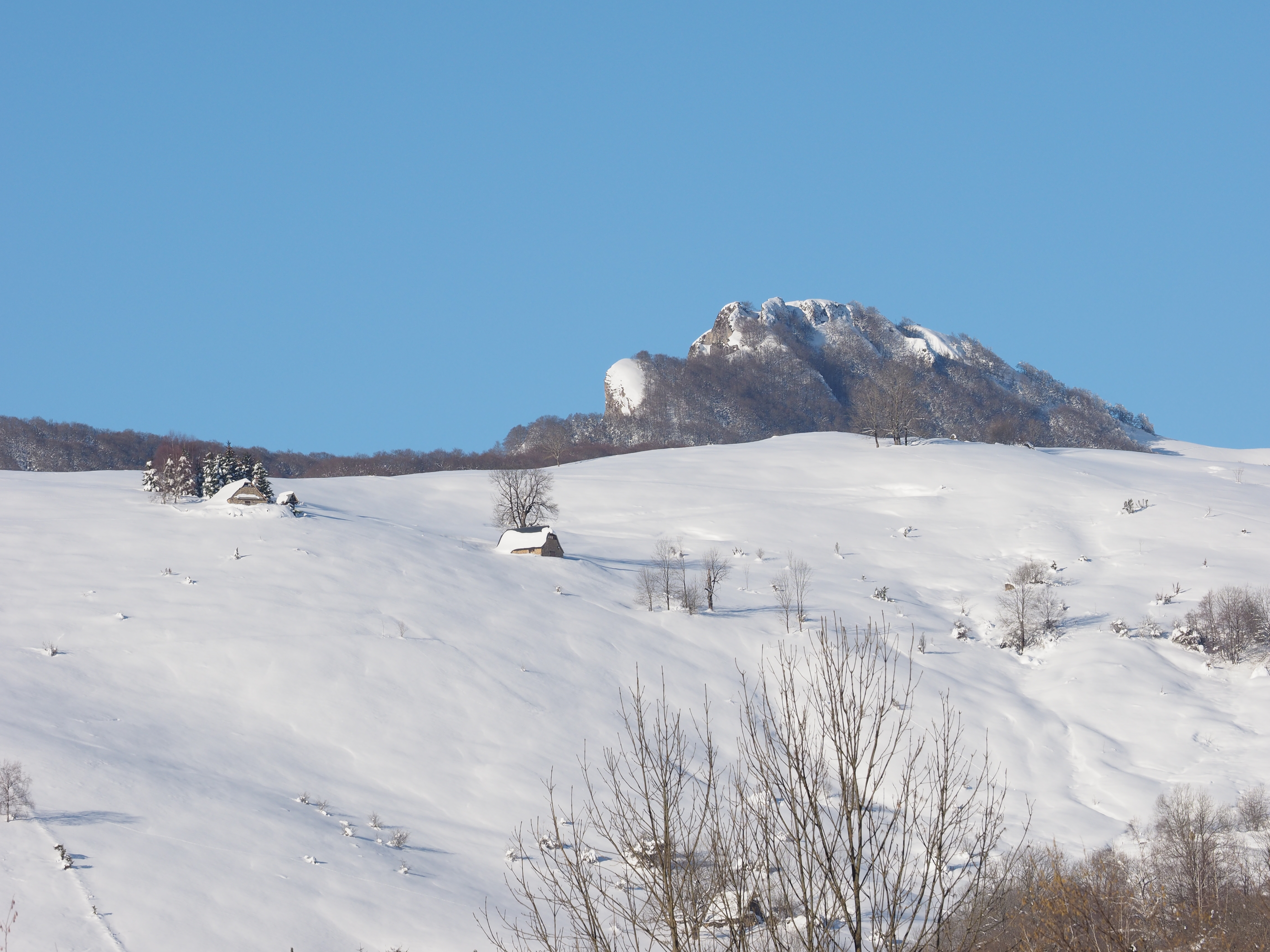 Neige grange en Val d'Azun