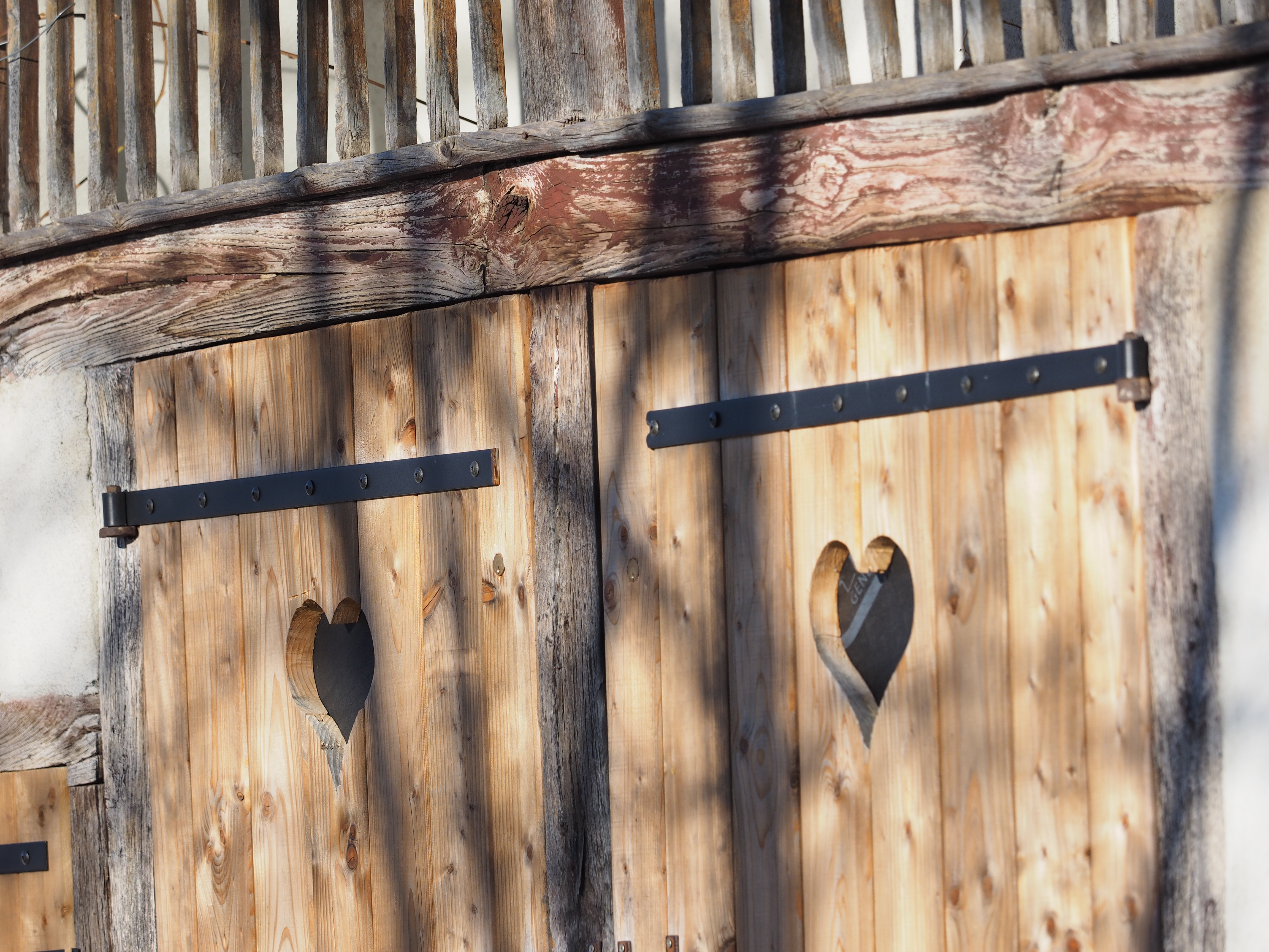 Neige grange en Val d'Azun