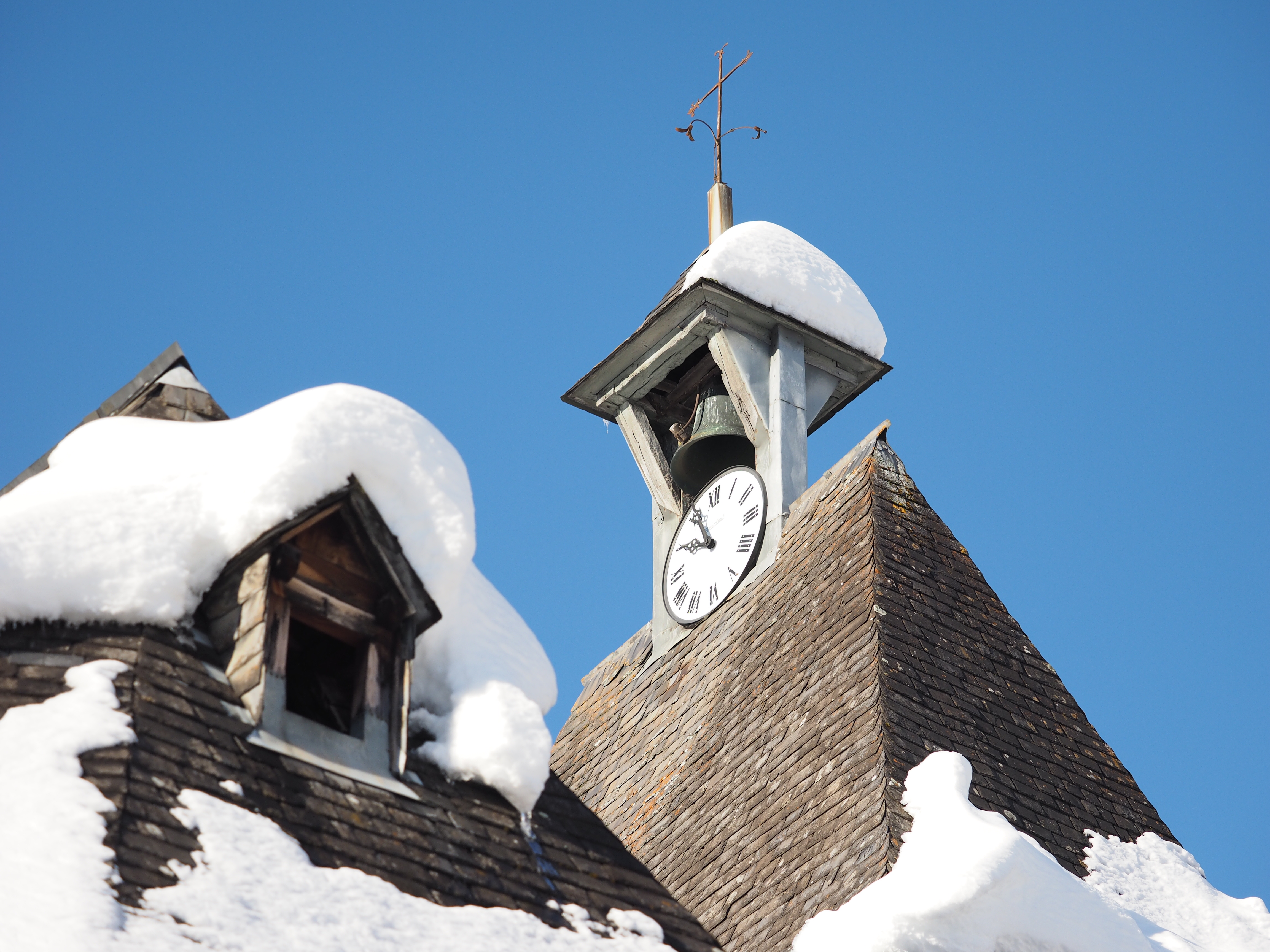 Neige clocher en Val d'Azun