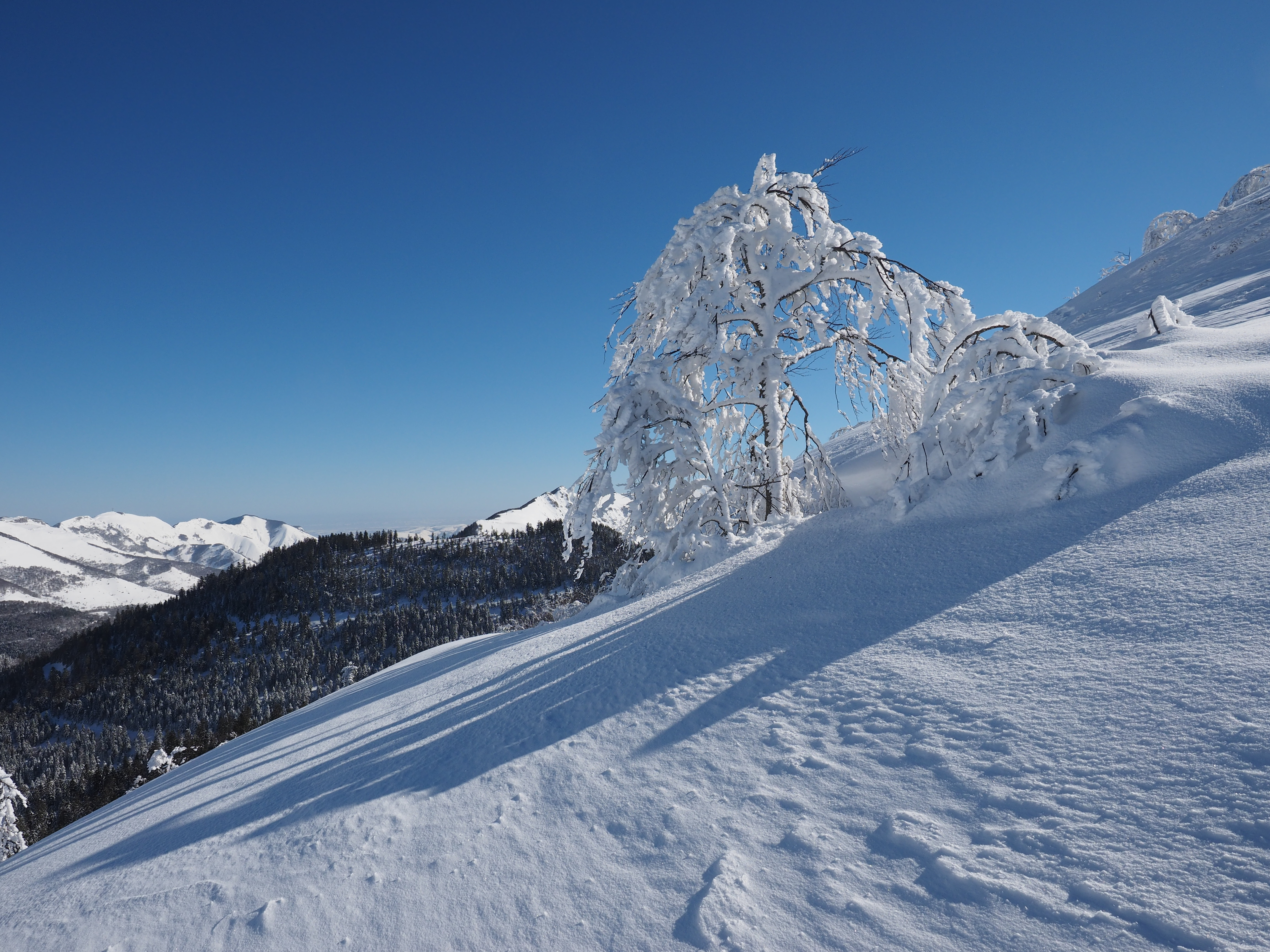 Neige grange en Val d'Azun