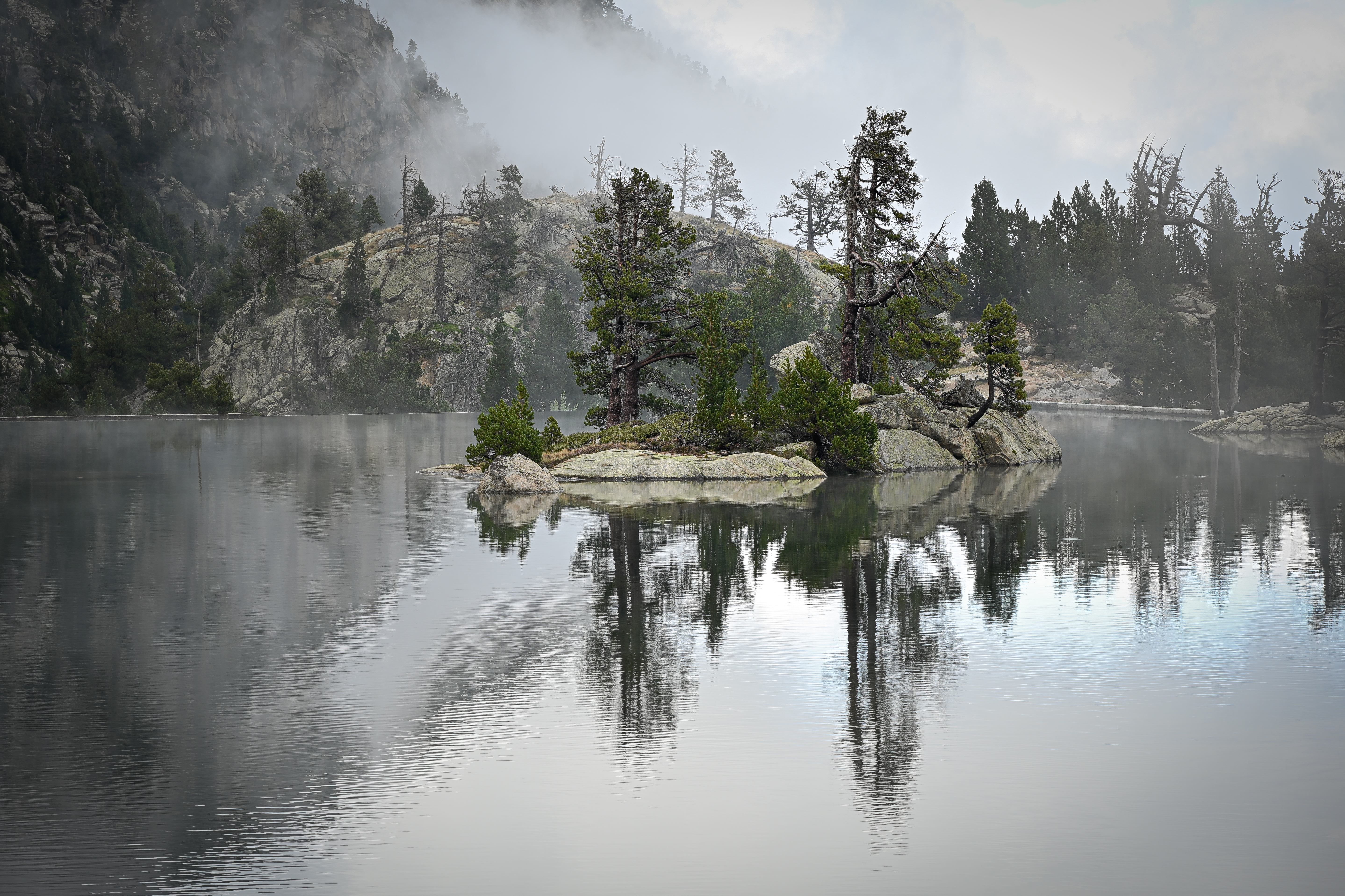 Estany Tort de Peguera Encantats