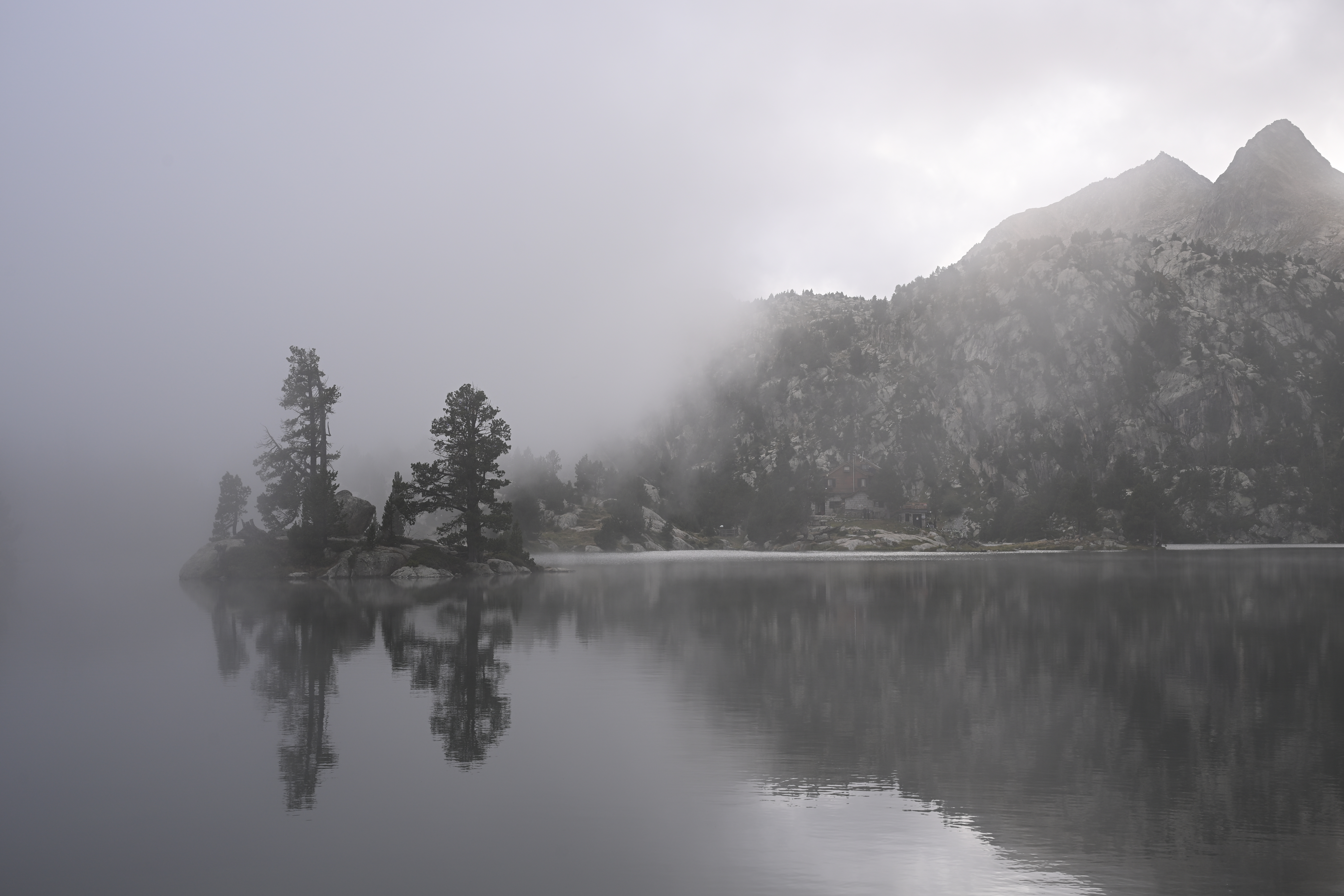 Estany Tort de Peguera Encantats