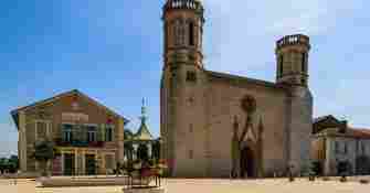 Place de Valence sur Baïse