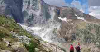 Face au Vignemale en montant vers la Hourquette d'Ossoue