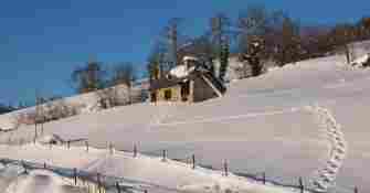 Neige grange en Val d'Azun