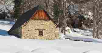 Neige grange en Val d'Azun