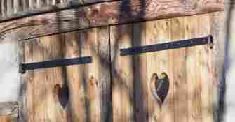 Neige grange en Val d'Azun